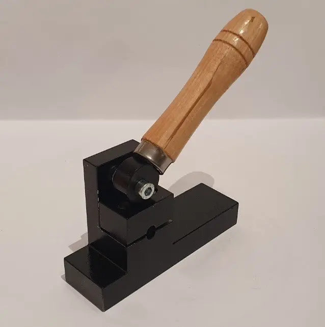 Laden Sie das Bild in Galerie -Viewer, Crimpatore per cartucce Cal .22 LR ZEM
