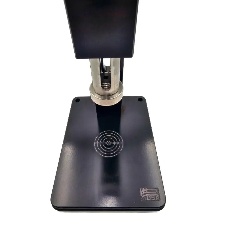 Carica immagine in Galleria Viewer, Wilson Reloading Arbor Press – Dettaglio piastra di base in alluminio con bersaglio di allineamento | ZEM
